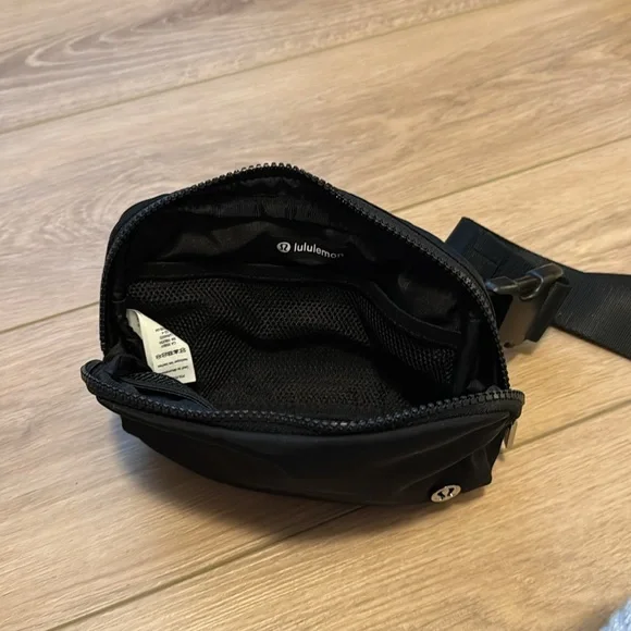 Lululemon Black Belt Bag - Picture 4 of 4
